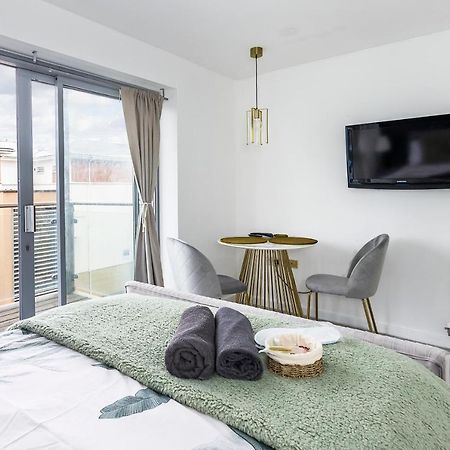 Bow Wharf Apartments Londen Buitenkant foto
