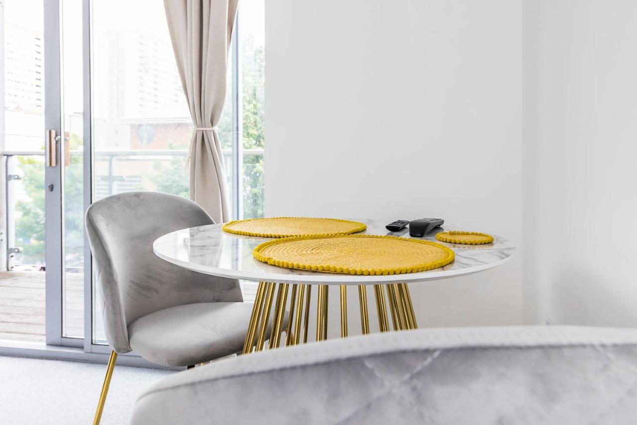 Bow Wharf Apartments Londen Buitenkant foto