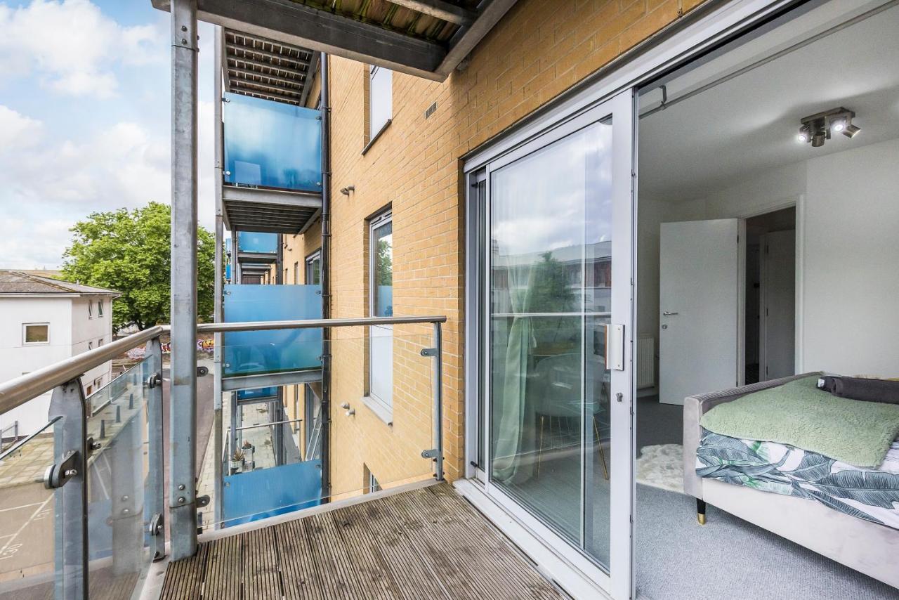 Bow Wharf Apartments Londen Buitenkant foto